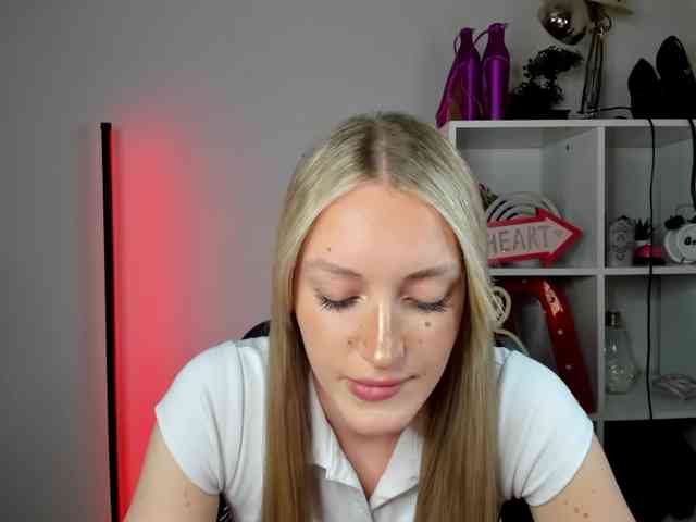 EvelynBlond26