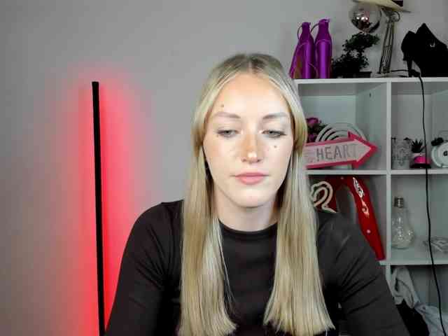 EvelynBlond26