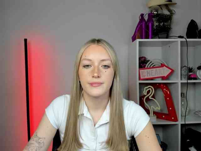 EvelynBlond26