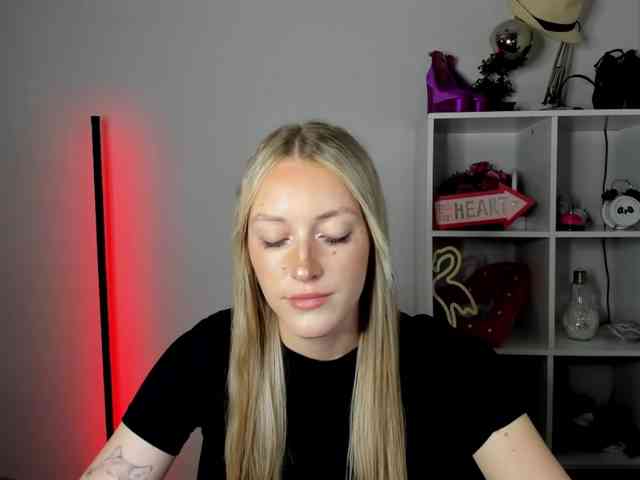 EvelynBlond26