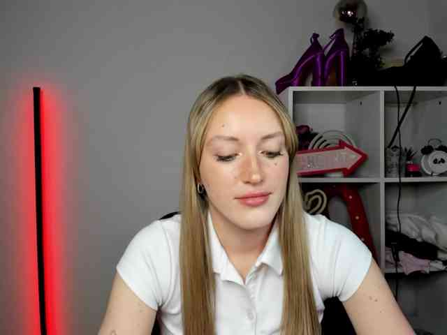 EvelynBlond26