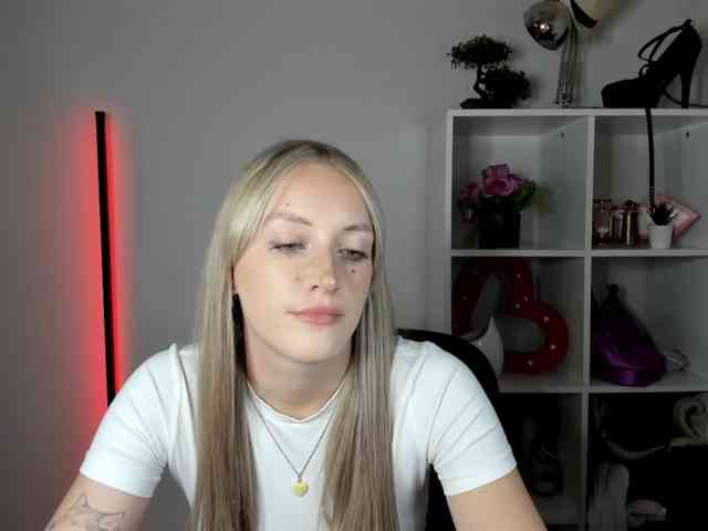 EvelynBlond26