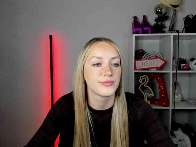 EvelynBlond26