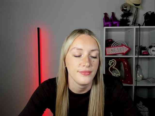 EvelynBlond26