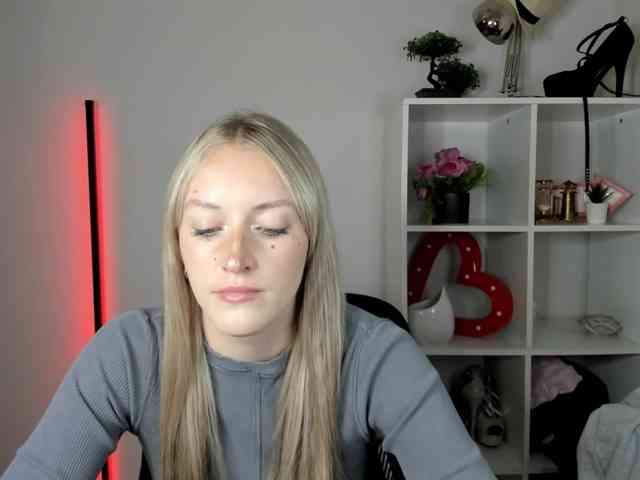 EvelynBlond26