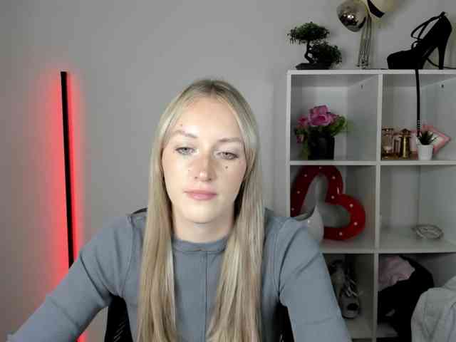 EvelynBlond26