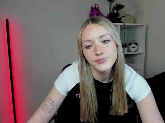 EvelynBlond26