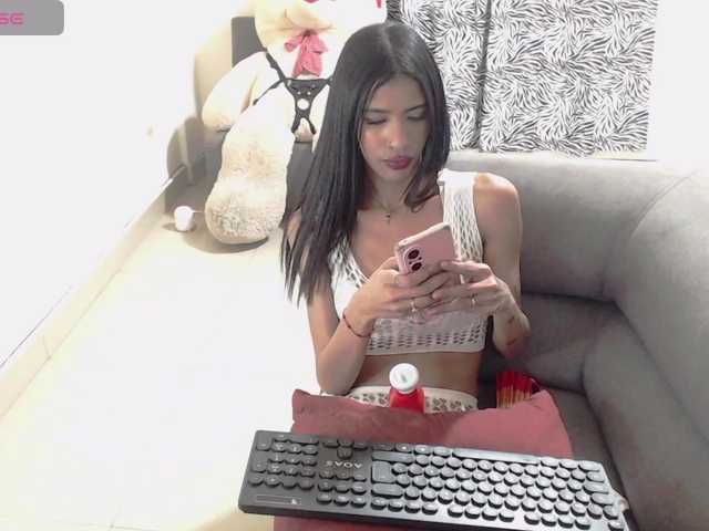 Jimenna-Slim live cam on BongaCams