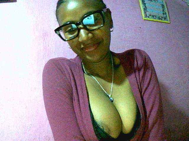 Mynah live webcam show