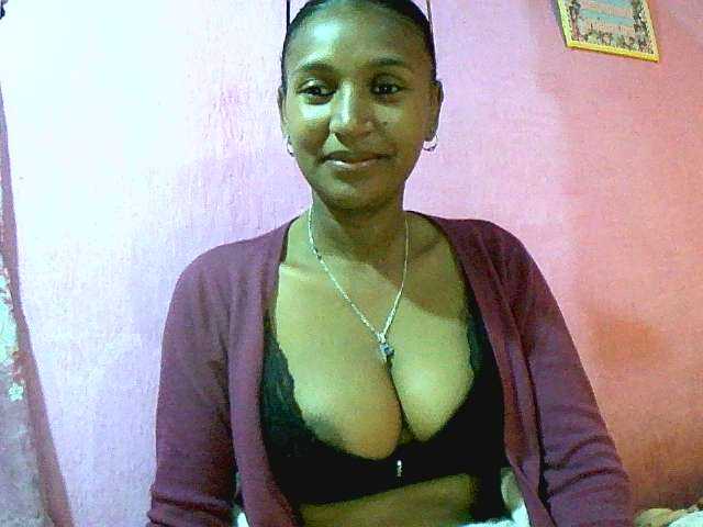 Mynah live cam on BongaCams
