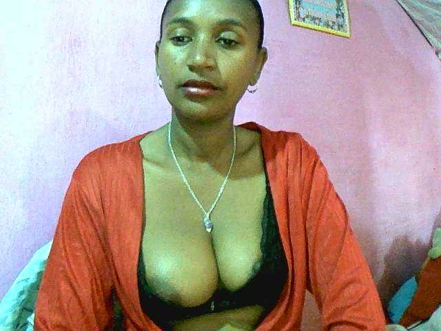 Mynah live cam on BongaCams