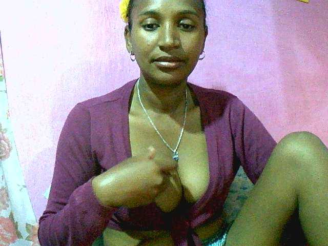 Mynah live webcam show