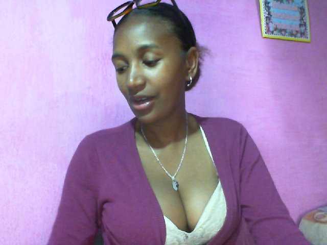 Mynah live cam on BongaCams