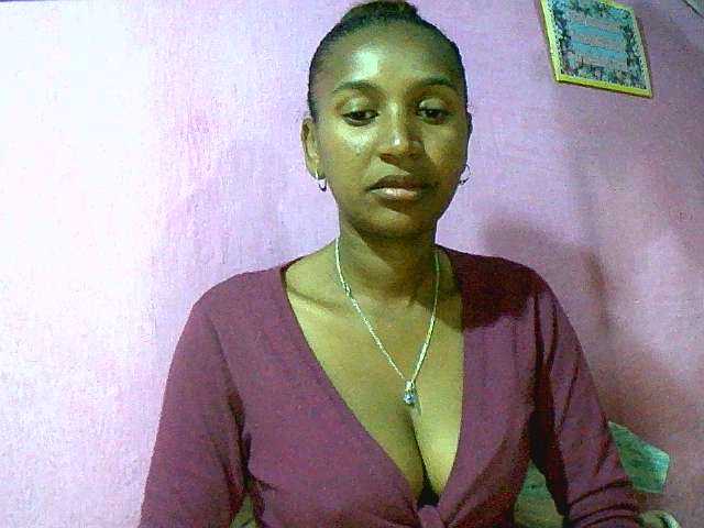 Mynah live webcam show