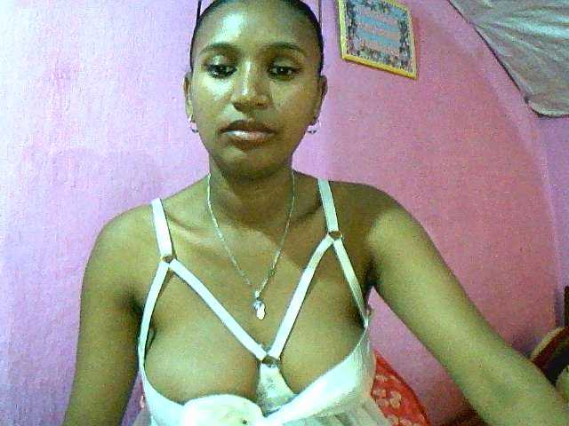 Mynah webcam bongacams model stream image