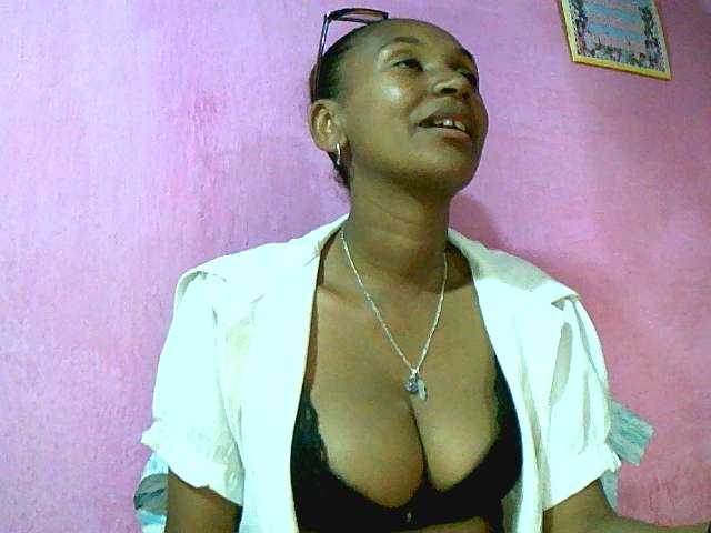 Mynah live webcam show