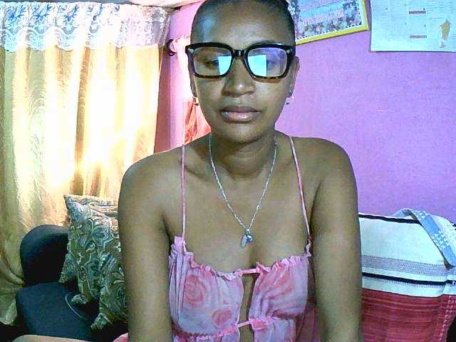 Mynah live cam on BongaCams