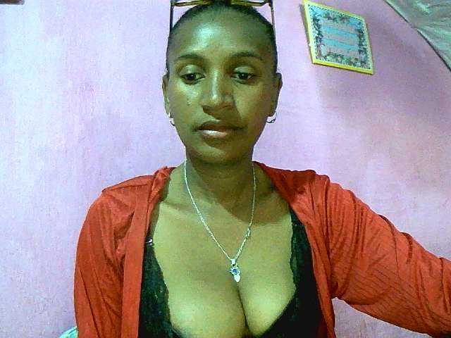 Mynah live webcam show