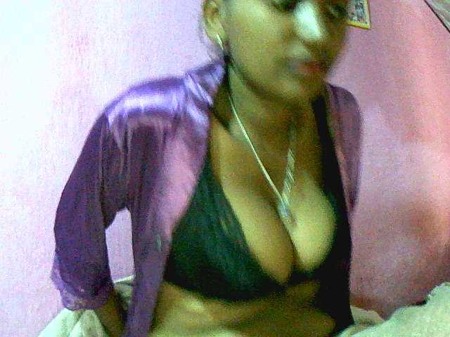 Mynah live webcam show