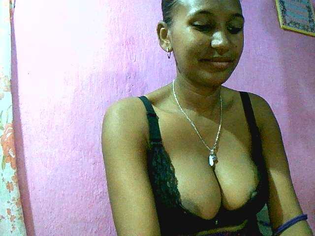 Mynah live cam on BongaCams