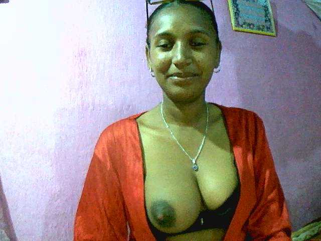 Chat with Mynah live cam