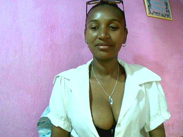 Mynah live webcam show