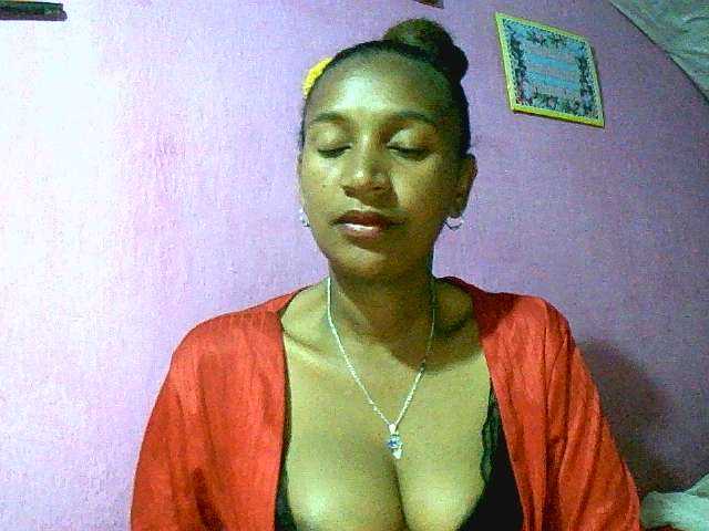 Mynah live webcam show