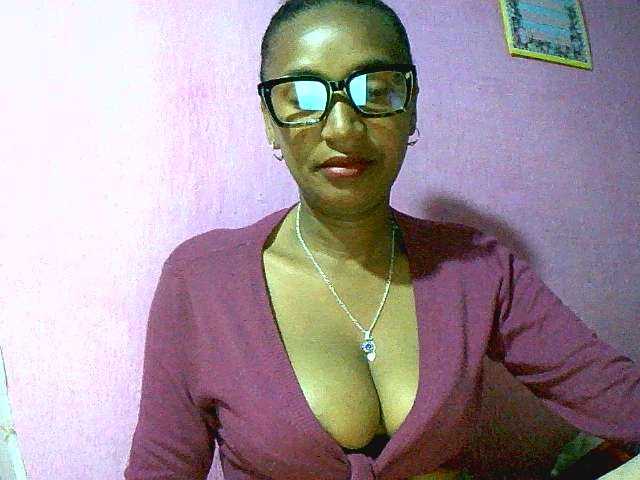 Mynah live webcam show