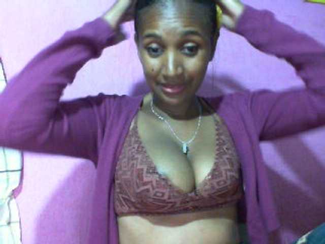 Mynah live cam on BongaCams