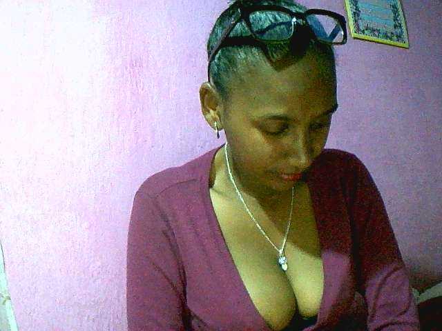Mynah live webcam show