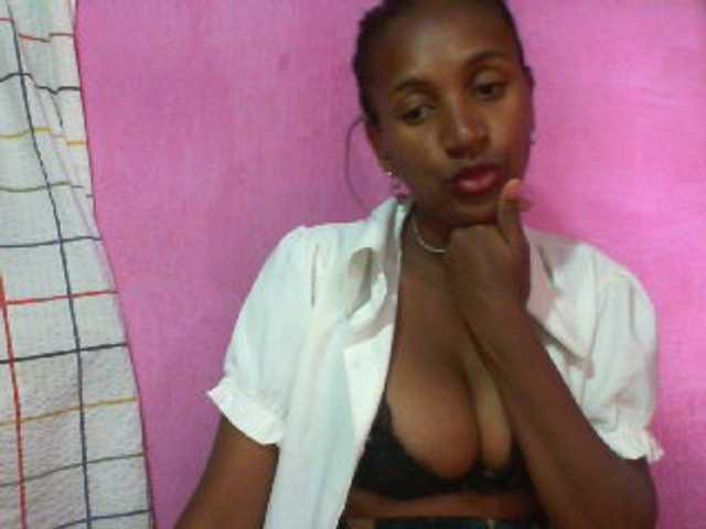 Mynah live cam on BongaCams