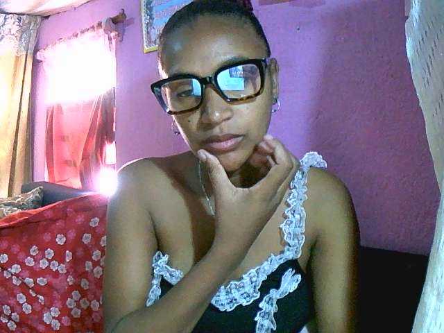 Mynah live cam on BongaCams