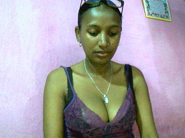 Mynah live cam on BongaCams