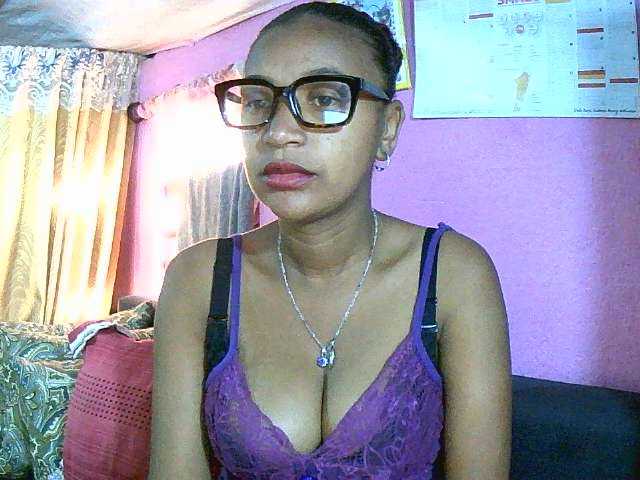Mynah live cam on BongaCams