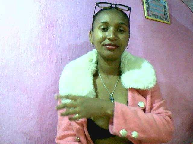 Mynah live cam on BongaCams