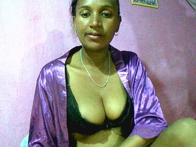 Mynah live webcam show