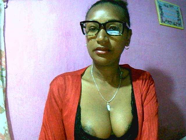Mynah live cam on BongaCams