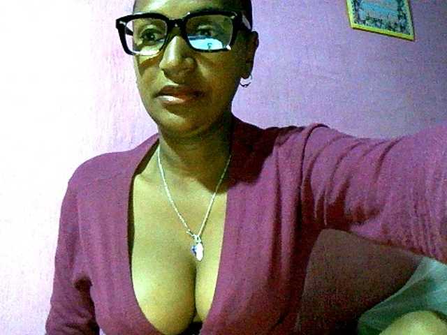 Mynah live webcam show