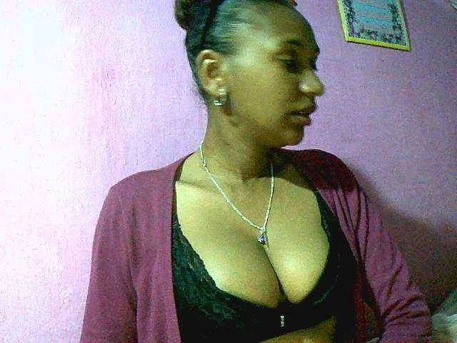 Mynah live webcam show