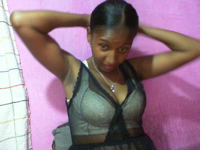 Mynah live cam on BongaCams