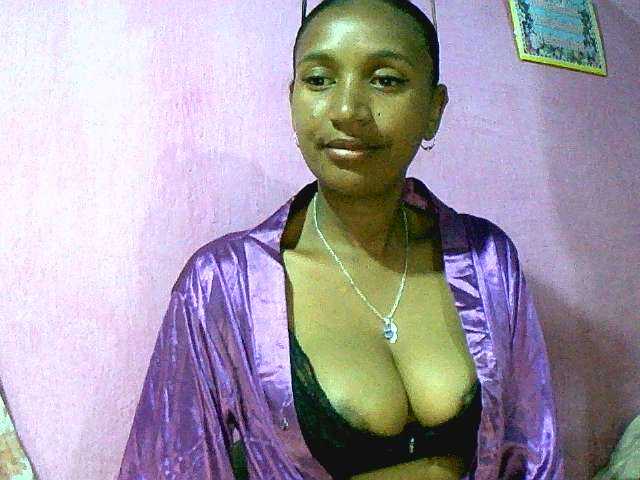 Mynah live cam on BongaCams