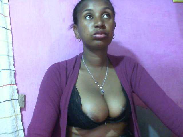 Mynah webcam bongacams model stream image