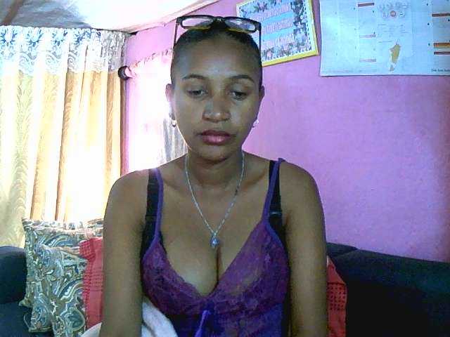 Mynah live cam on BongaCams