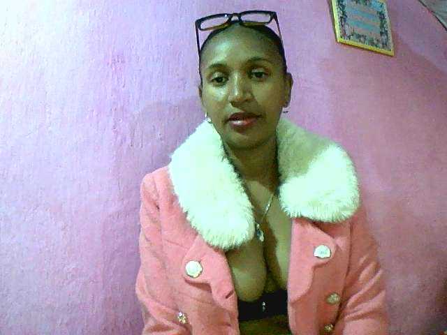 Mynah live cam on BongaCams