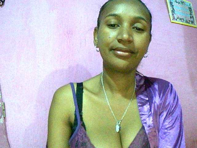 Mynah live cam on BongaCams