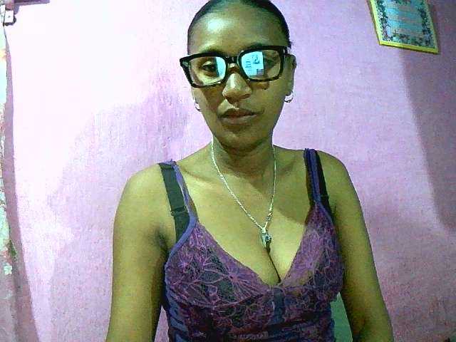Mynah live cam on BongaCams