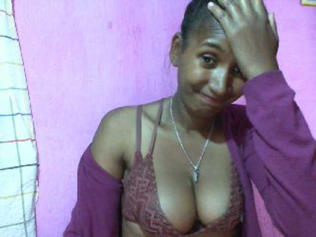 Mynah live cam on BongaCams