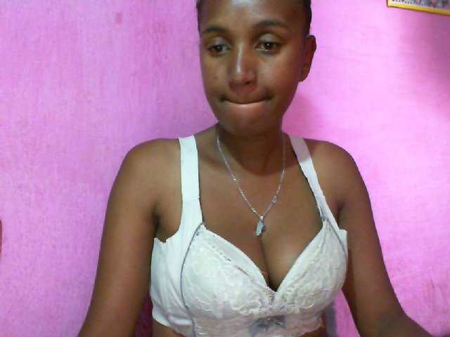 Mynah live cam on BongaCams