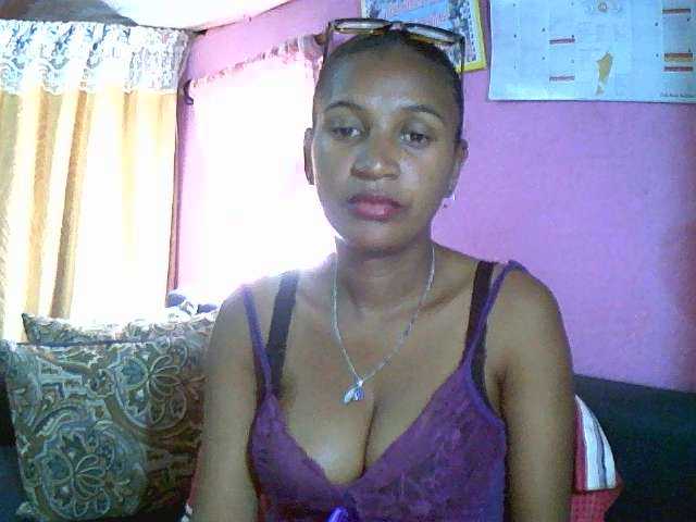 Mynah live cam on BongaCams