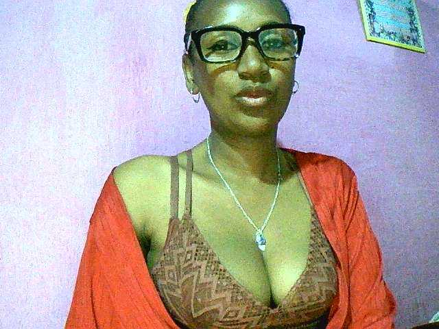 Mynah live cam on BongaCams